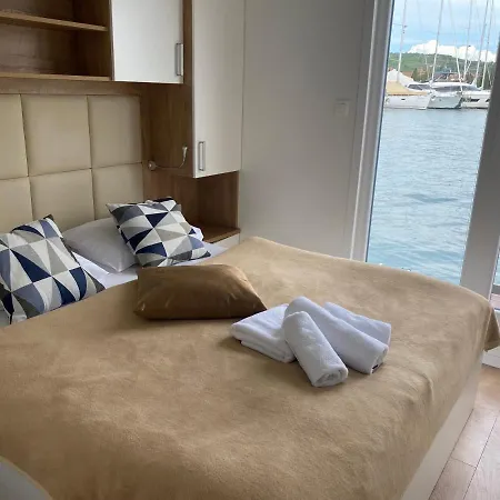 Floating House Mm, Marina Feriehus *