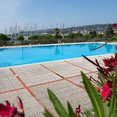 بيت للعطل Floating House Mm, Marina