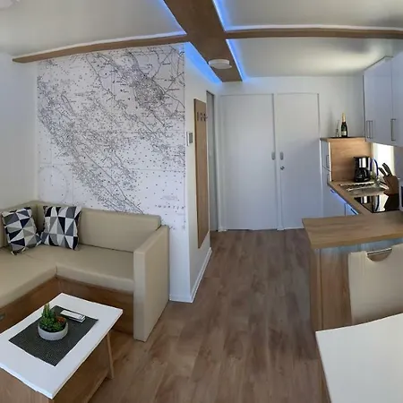 Floating House Mm, Marina